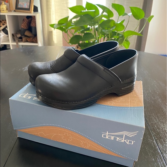 Woman’s Dansko Clogs - Picture 1 of 1